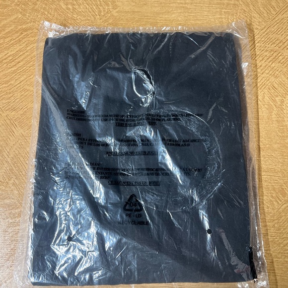 Anti Social Social Club X Undefeated "Club Undefeated" Tee Black 100% authentic - Picture 6 of 6